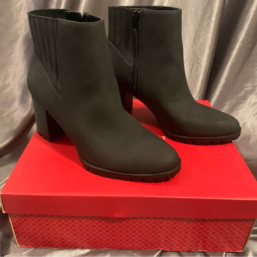 Black Kelly and Katie yona Chelsea boot size 8.5m